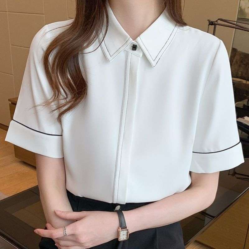 襟広がりシンプル上品半袖シャツ シンプルファッション