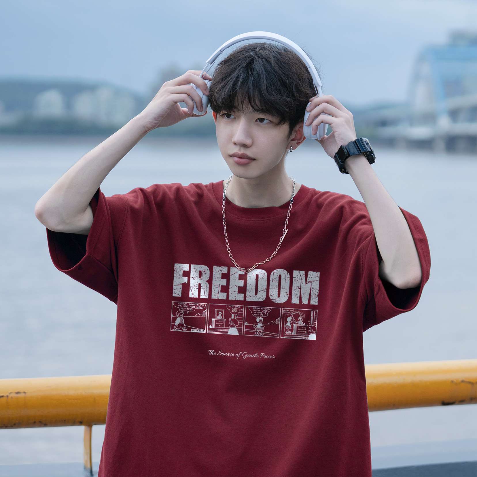 自由を表現するグラフィックTシャツ シンプルファッション