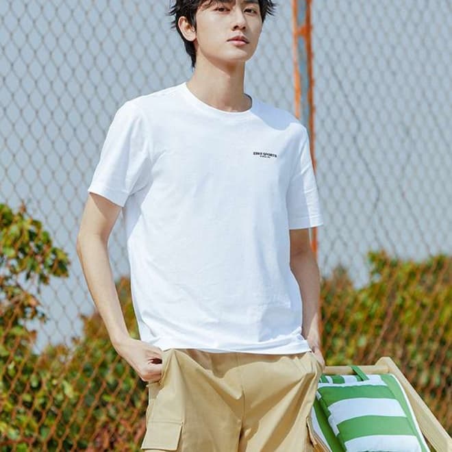 シンプルデザインの定番Tシャツ シンプルファッション