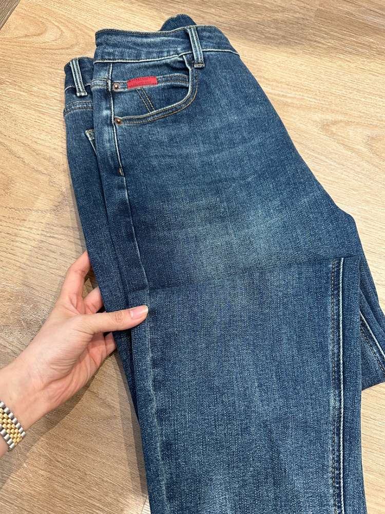 ゆったりストレートデニムパンツ シンプルファッション