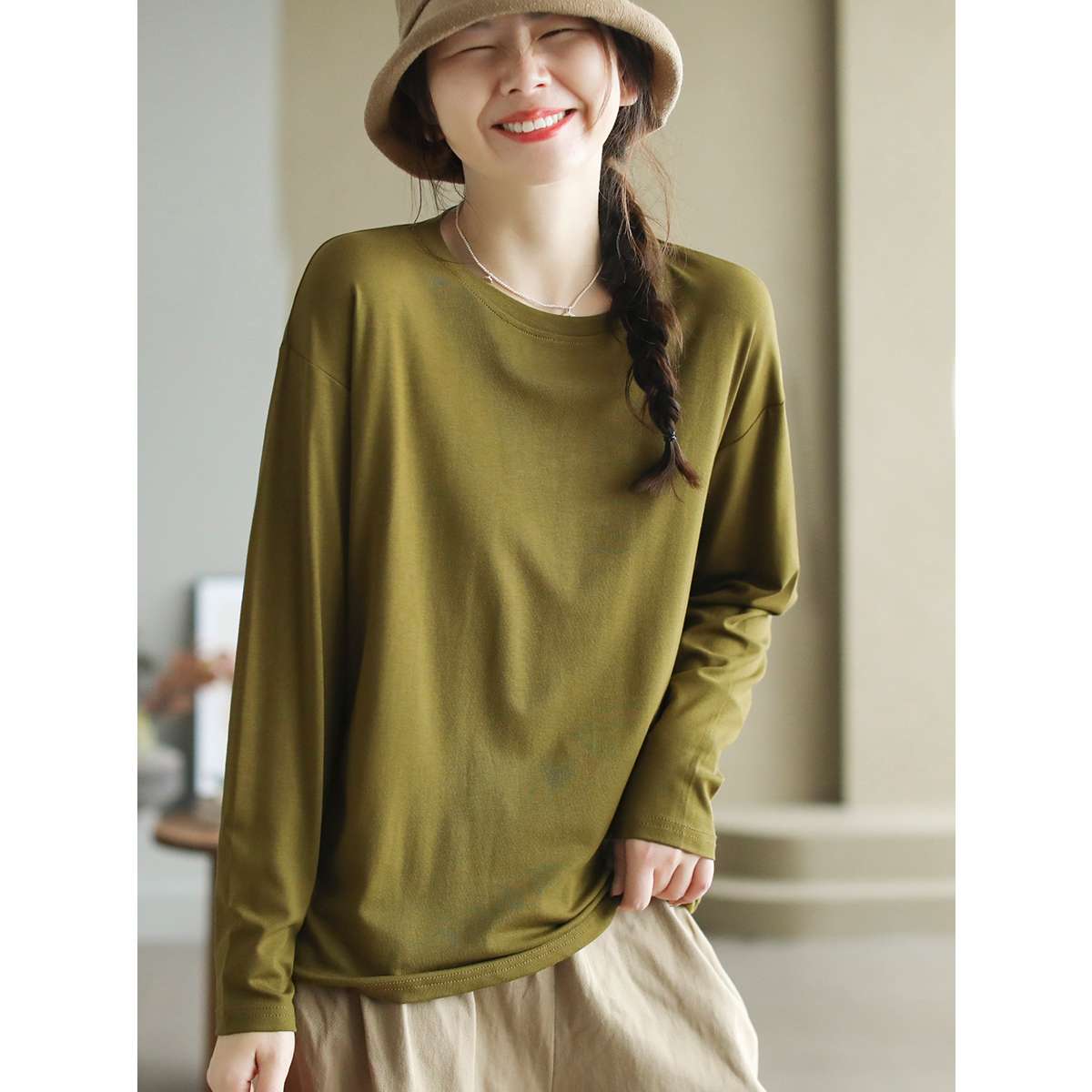 リラックスゆったりロングTシャツ シンプルファッション