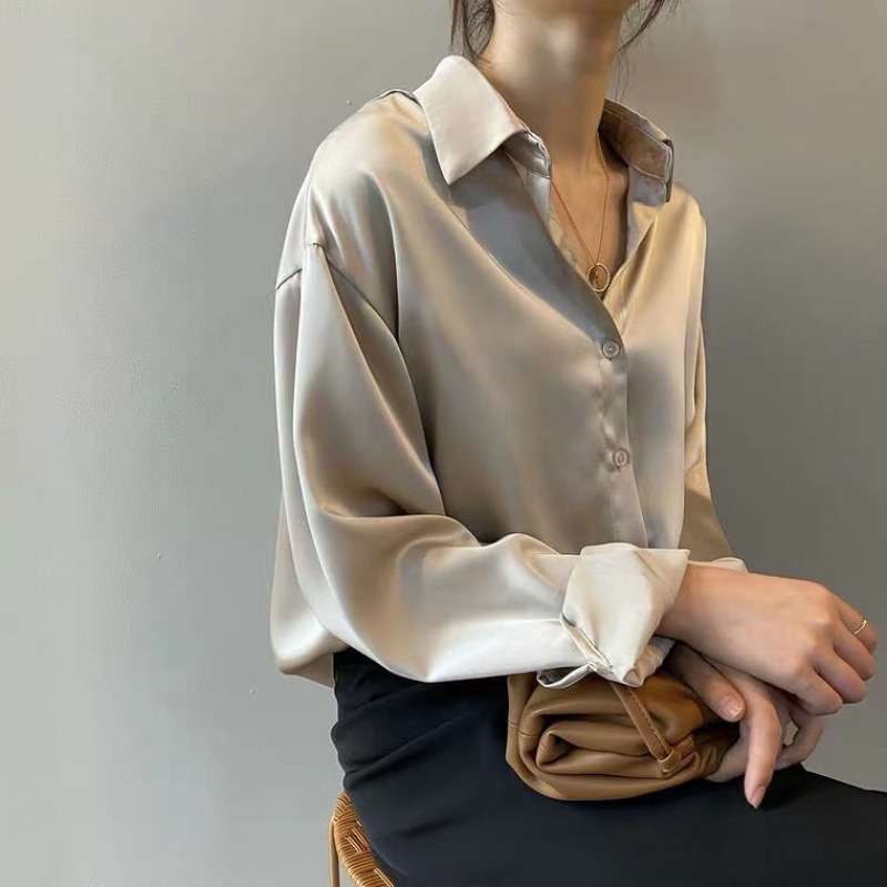 上質素材のゆったりシャツ シンプルファッション