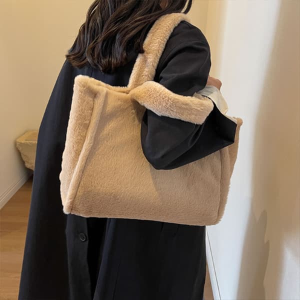 シンプルファッションバッグ ふわふわファートートバッグ 大容量 通勤通学対応