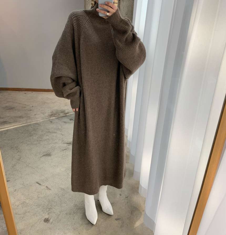 たっぷりボリューム袖のロングニット シンプルファッション