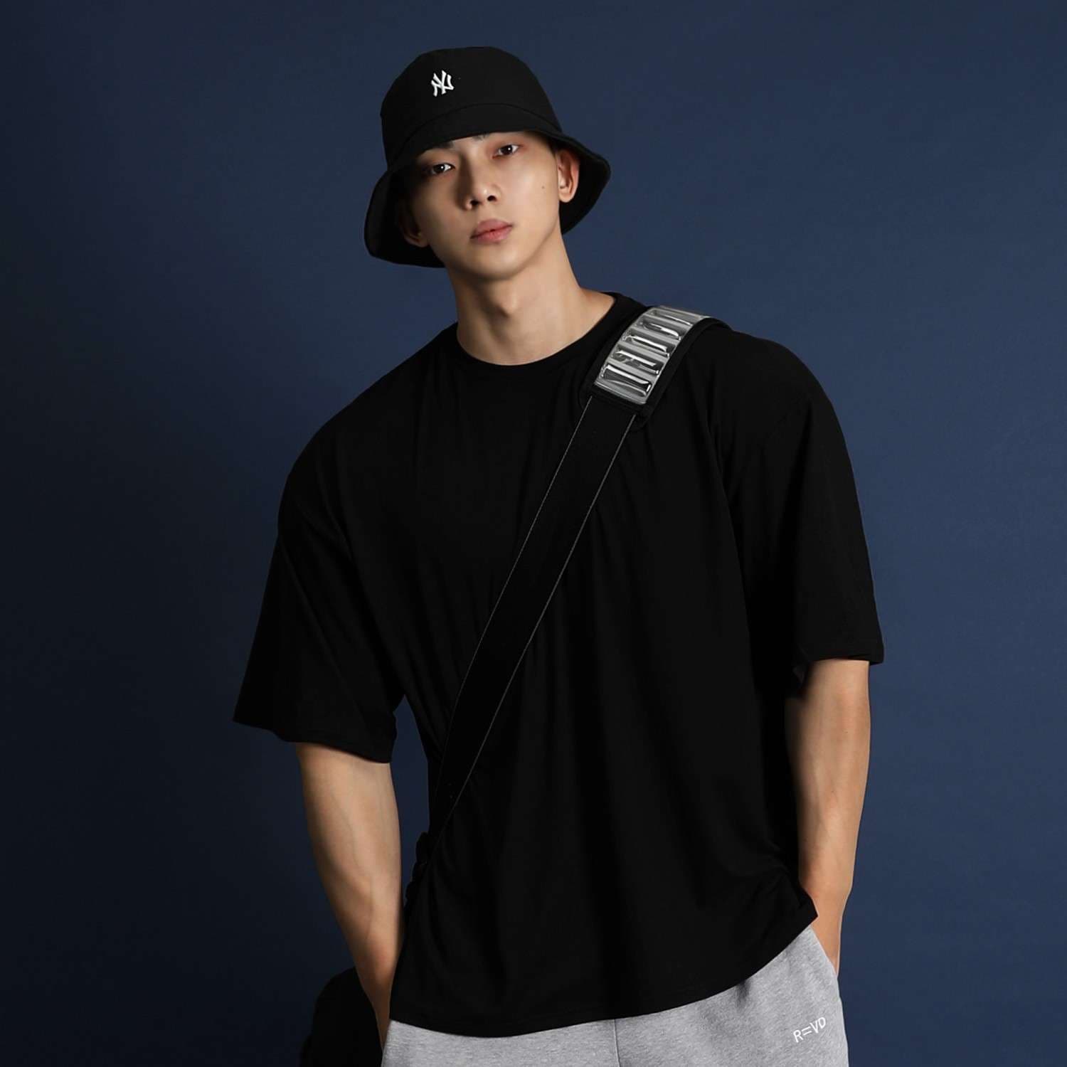 シンプルモダンTシャツ シンプルファッション
