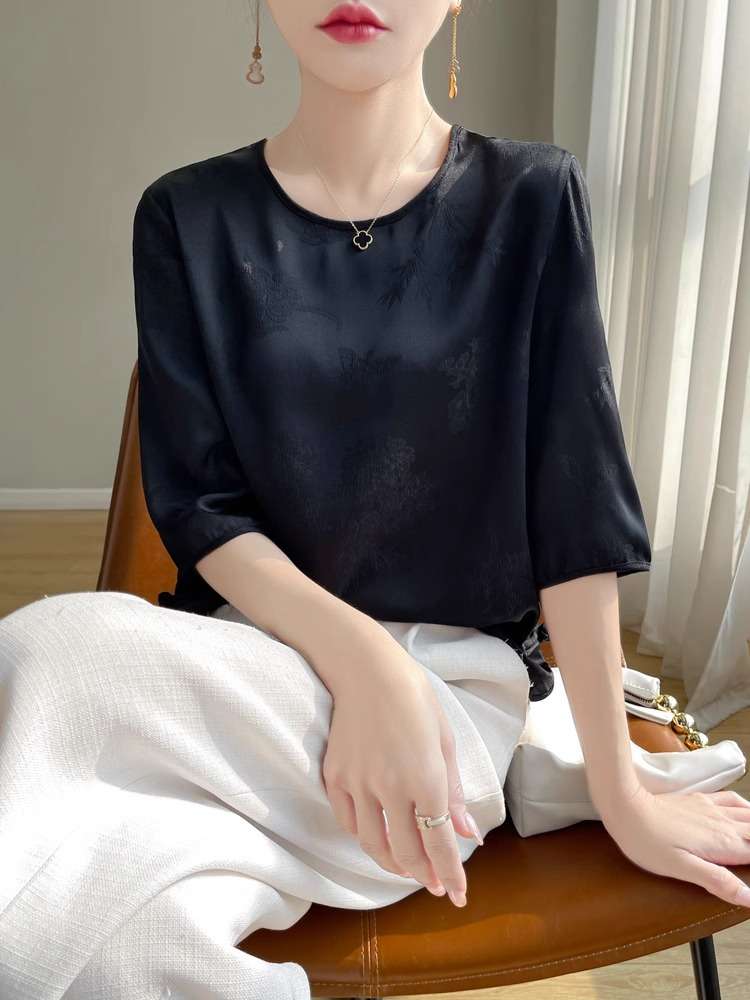 シンプル刺繍デザインブラウス シンプルファッション