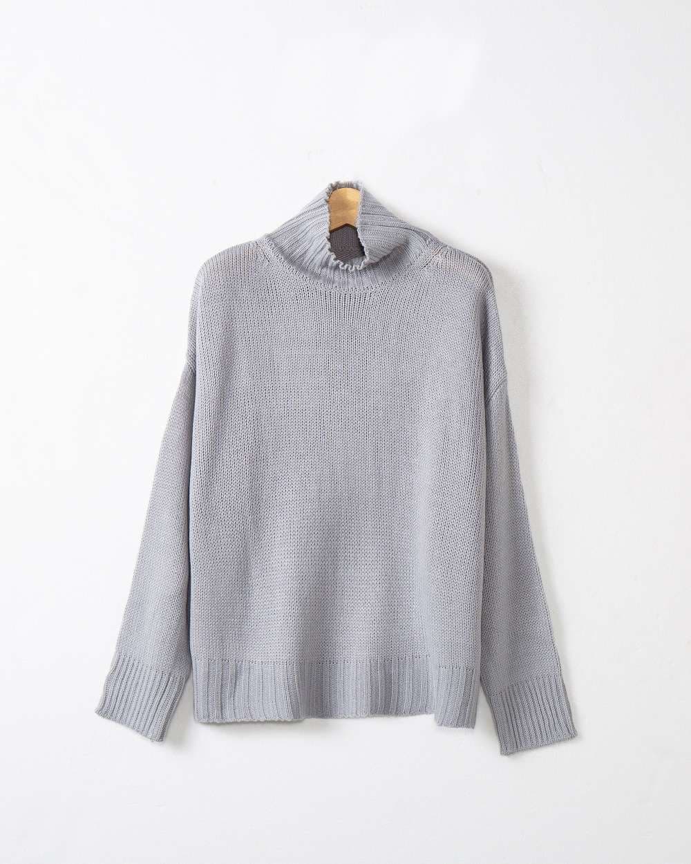 タートルネックゆったりニット シンプルファッション