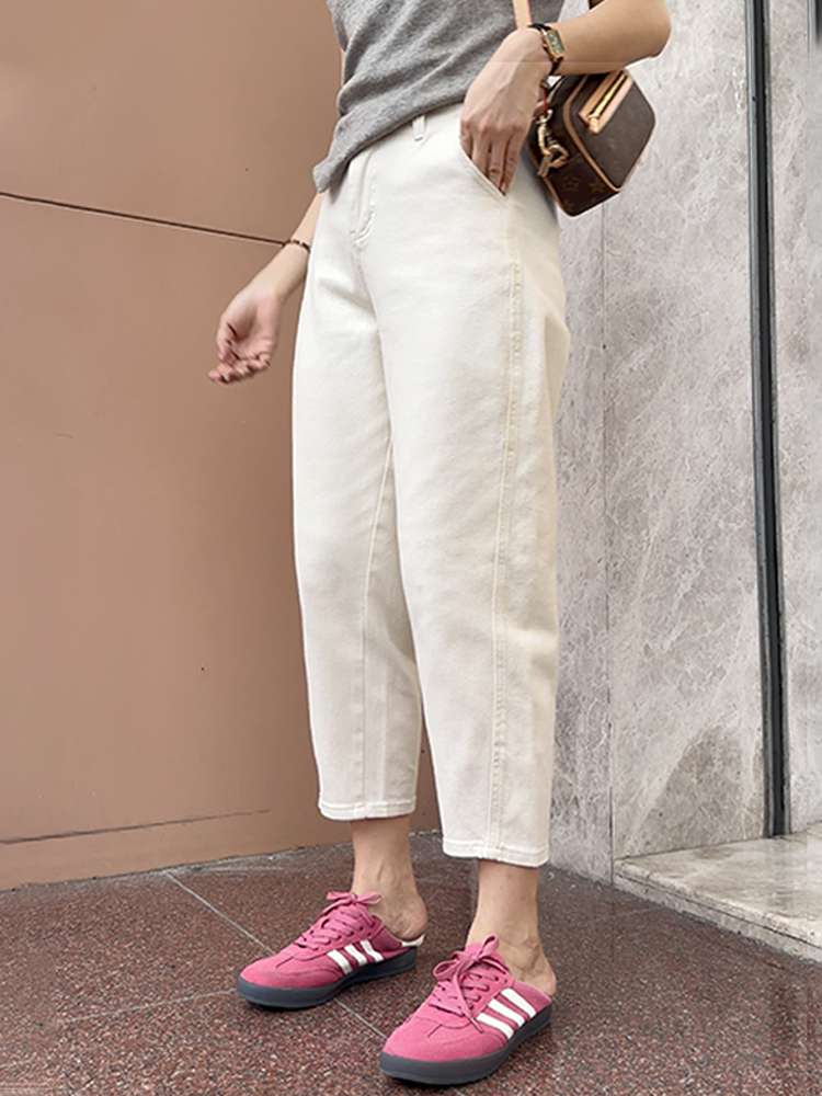 ゆったりシルエットのクロップドパンツ シンプルファッション