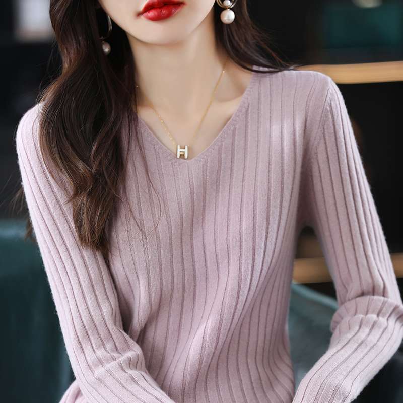 やさしい印象の美シルエット リブニット シンプルファッション