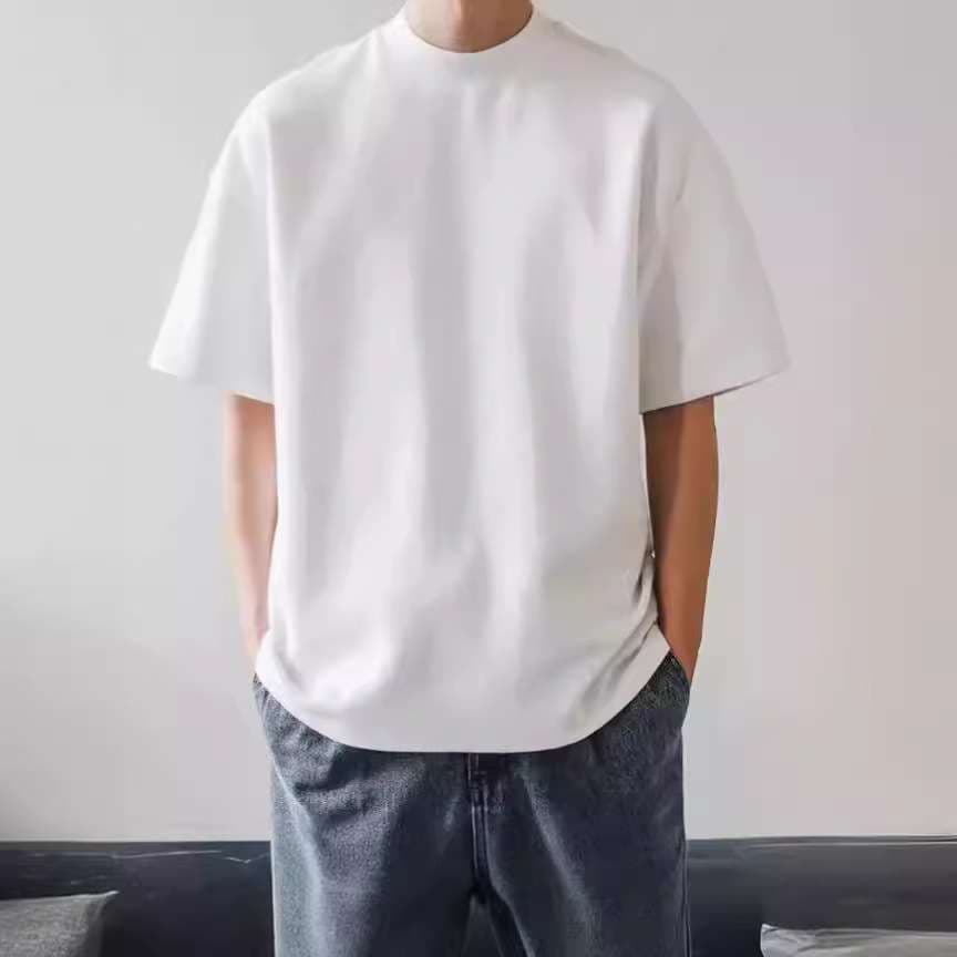 ゆったりシルエットの半袖カットソー シンプルファッション