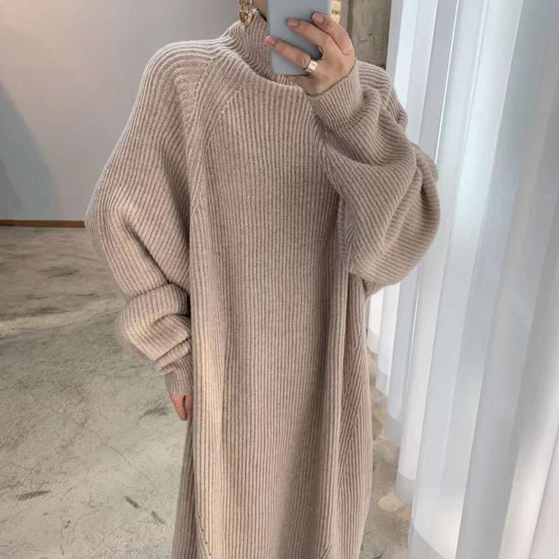 たっぷりボリューム袖のロングニット シンプルファッション