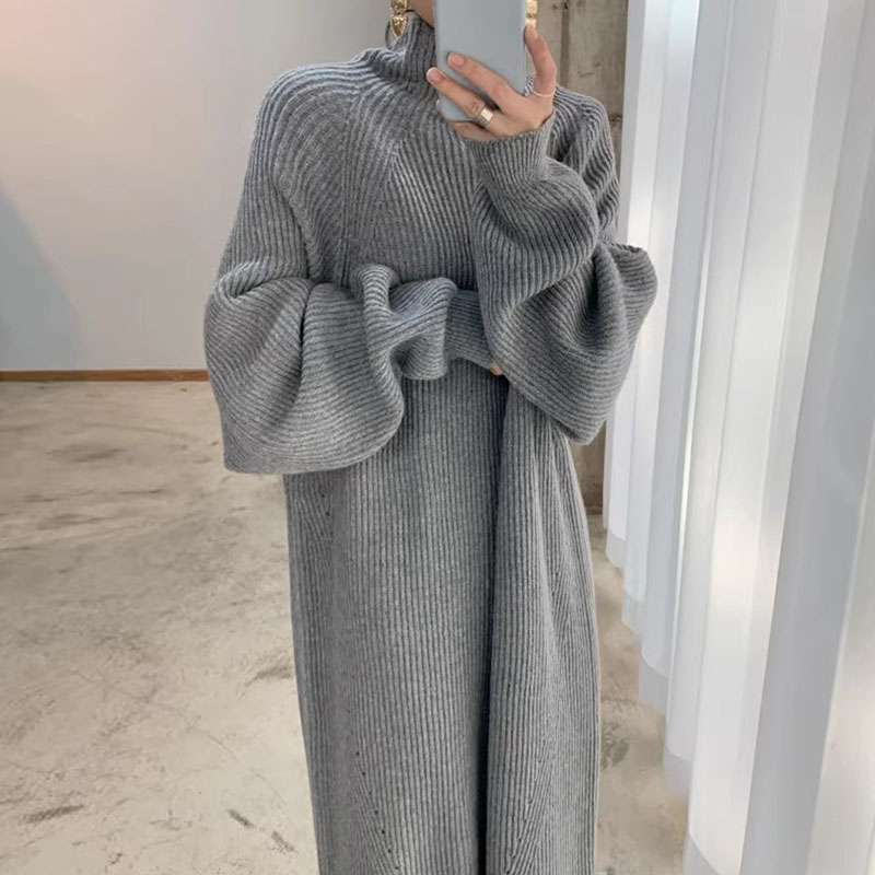 たっぷりボリューム袖のロングニット シンプルファッション