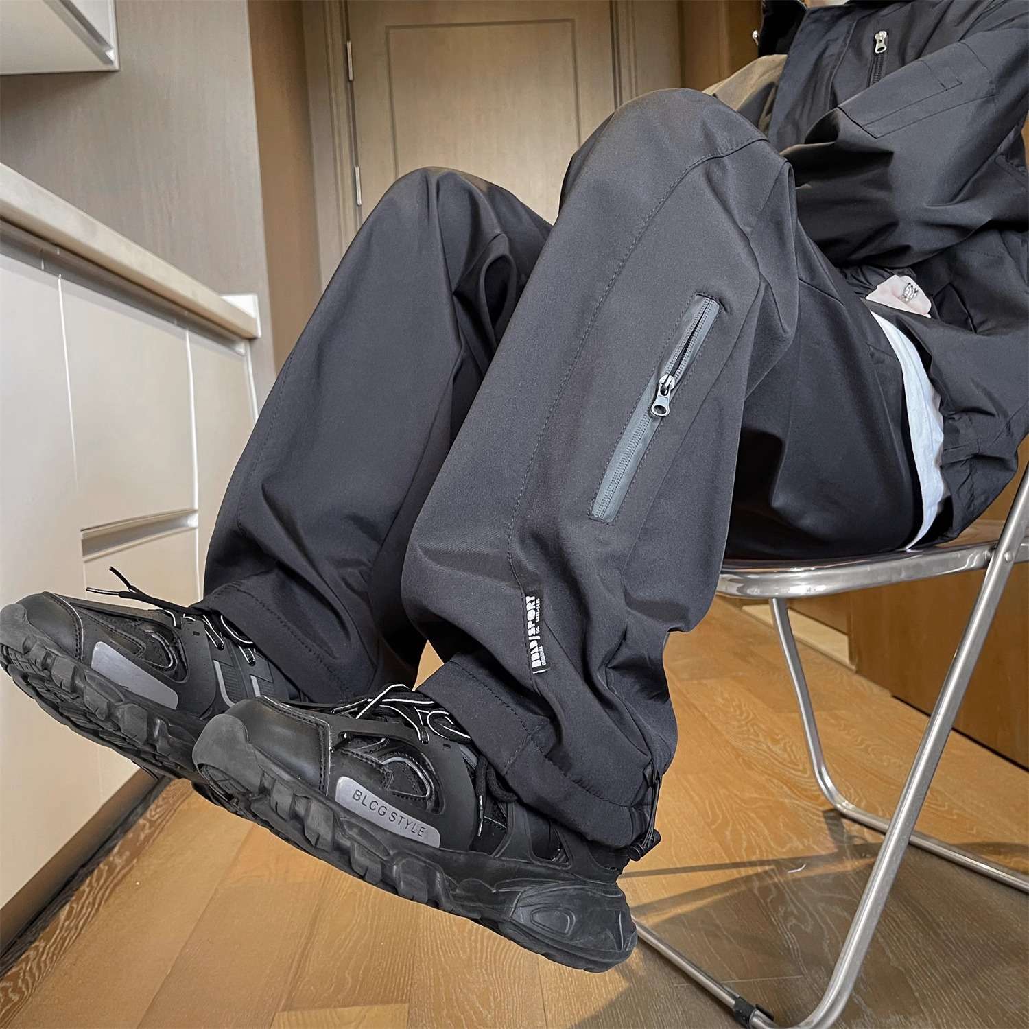 ストリート系ワイドパンツ シンプルファッション
