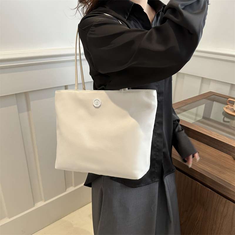 シンプル大容量トートバッグ シンプルファッション