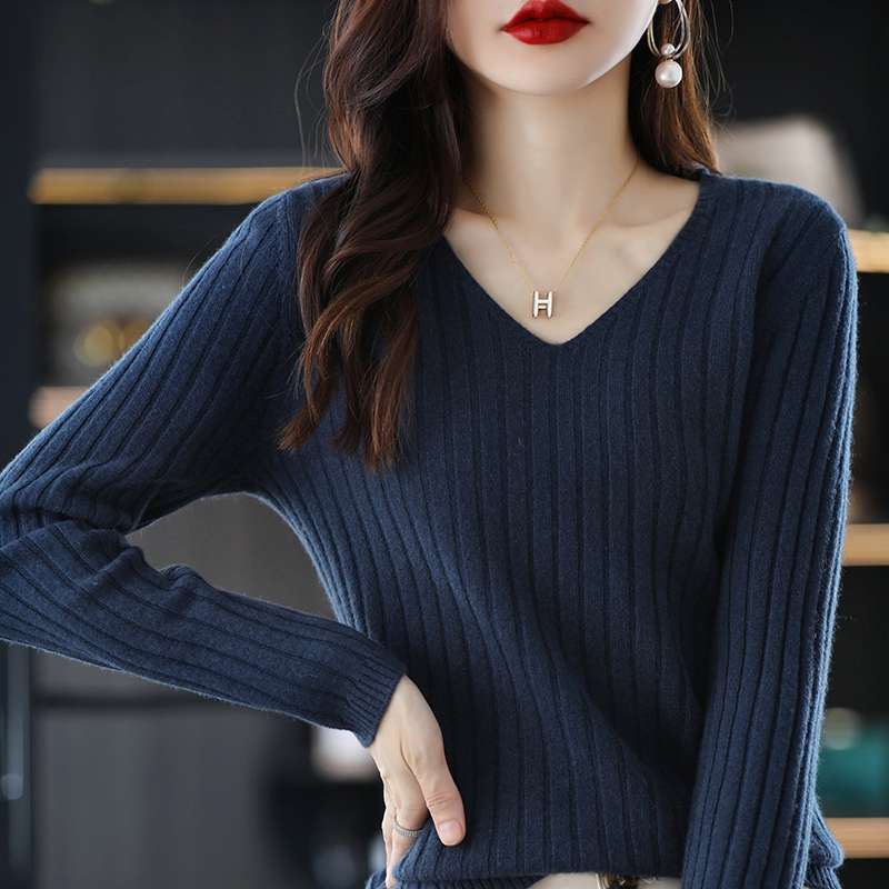 やさしい印象の美シルエット リブニット シンプルファッション