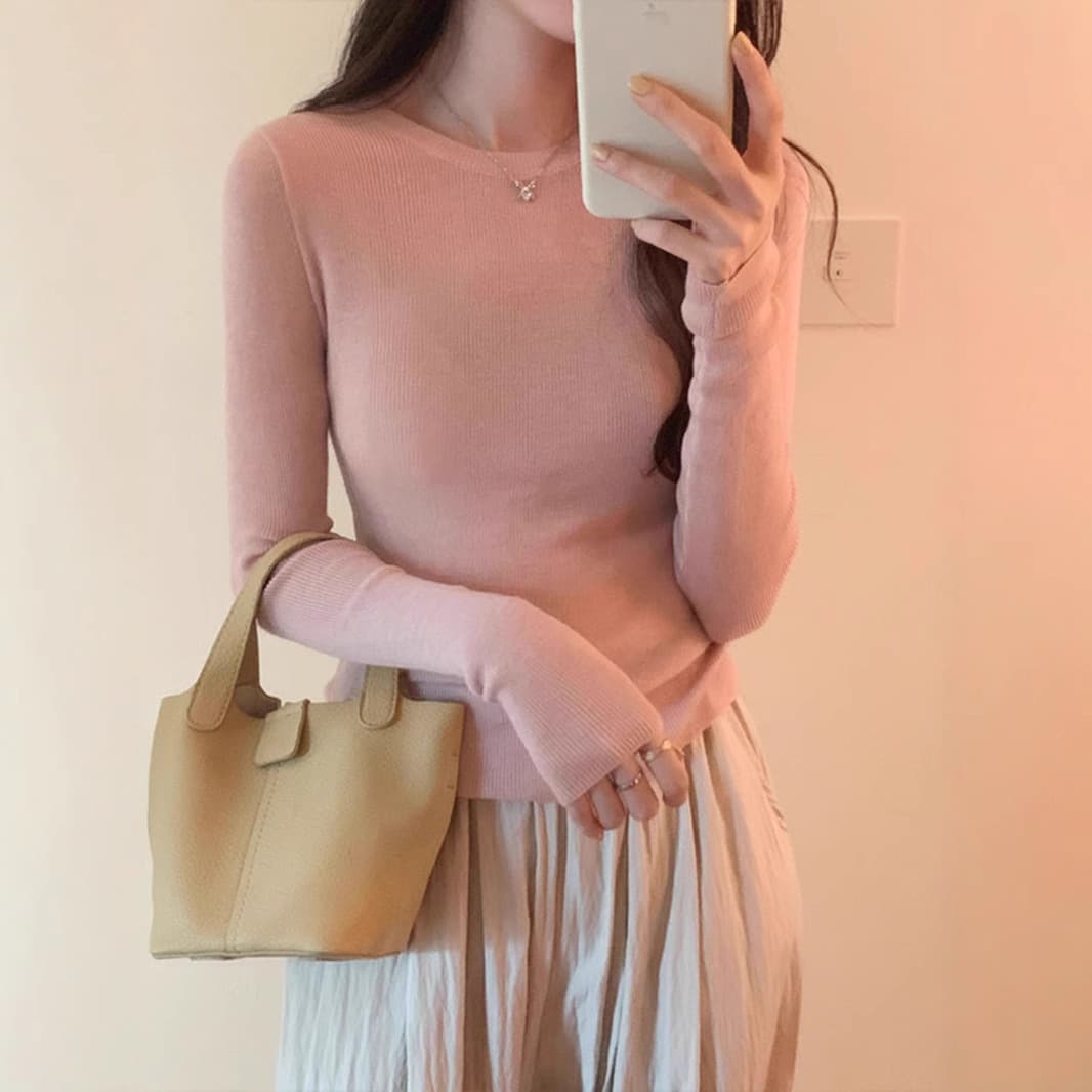 すっきりシルエット スリムニット シンプルファッション