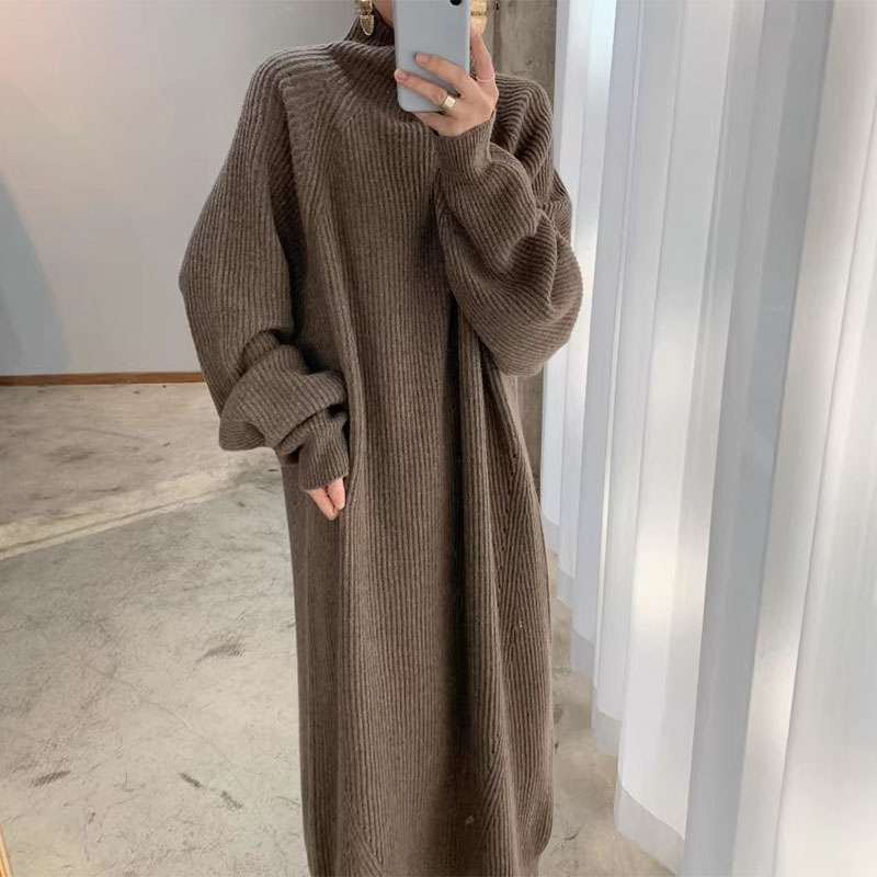 たっぷりボリューム袖のロングニット シンプルファッション