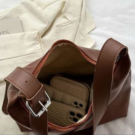しなやかレザー肩掛けバッグ シンプルファッション